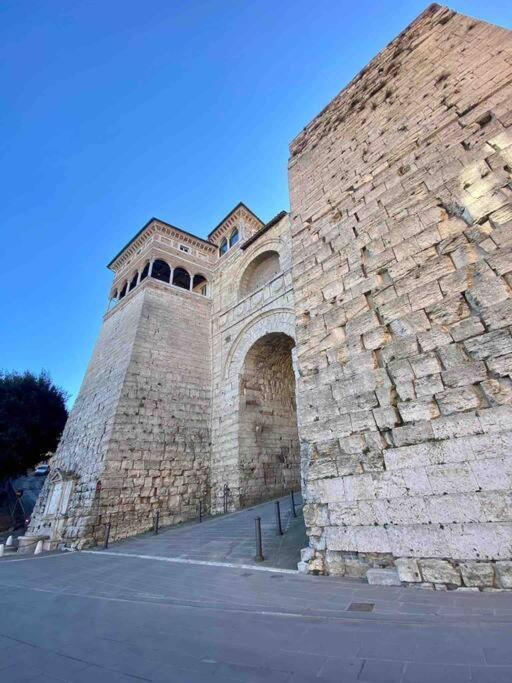 Perugia Home Apartment La Finestra Di Fronte Экстерьер фото